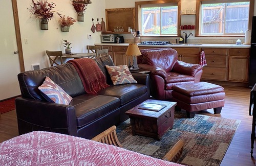 Port Angeles House | Charming Barn Cottage
