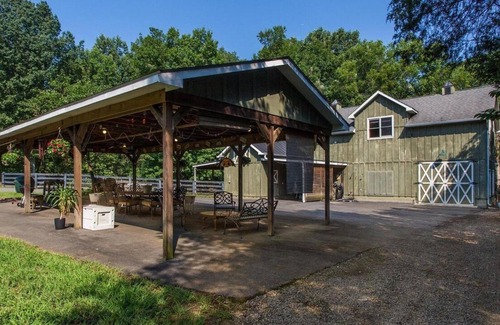 Lakeview House | Charming Barn House