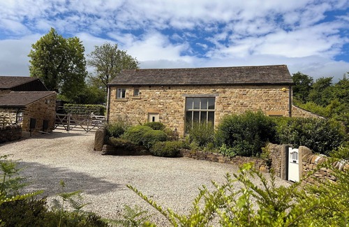 Hope Valley House | Charming Barn in Hope Valley - The Heart of the Peak District. Sleeps 7