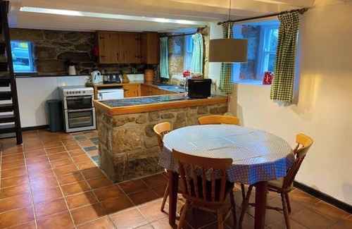 Castallack House | Charming barn in scenic Lamorna valley