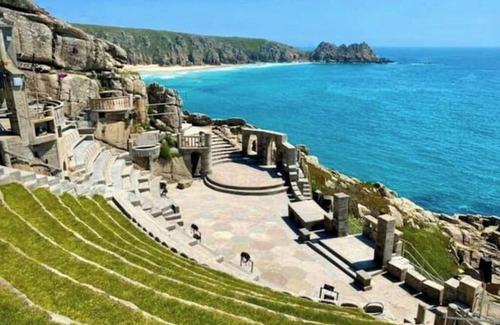 Castallack House | Charming barn in scenic Lamorna valley