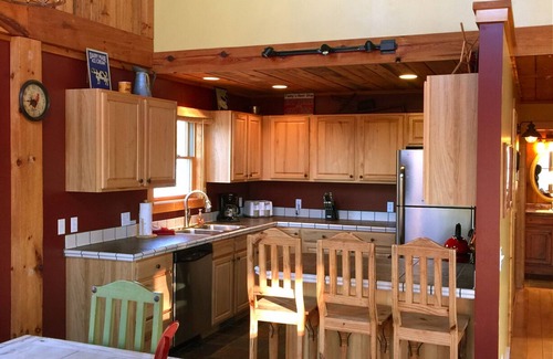 Arcadia House | Charming Barn-Style Retreat Near Crystal Mountain – Free Pontoon, No extra Fees