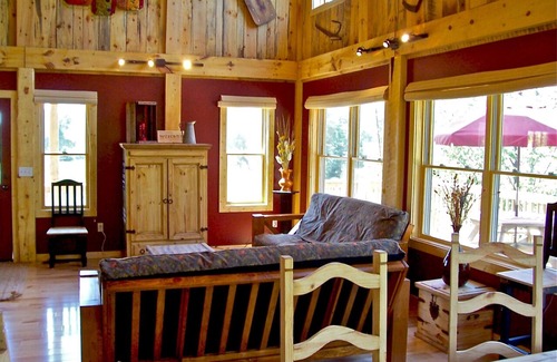 Arcadia House | Charming Barn-Style Retreat Near Crystal Mountain – Free Pontoon, No extra Fees