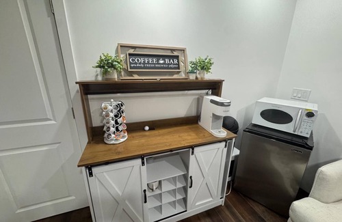 North Fort Myers House | Charming barn in adorable North Fort Myers with AC, WiFi