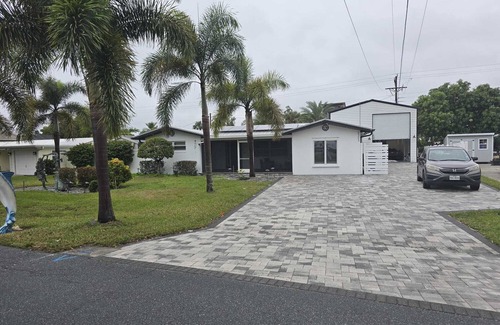 North Fort Myers House | Charming barn in adorable North Fort Myers with AC, WiFi