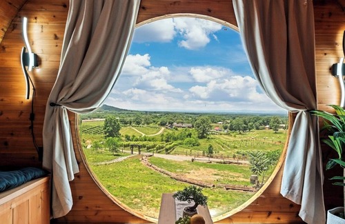 Arlington Cabin | Charming Barrel on a Private Vineyard with Scenic Views and Hot Tub