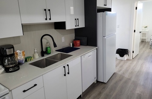 Southeast Edmonton House | Charming Basement Private Suite in Bonnie Doon. Just renovated!