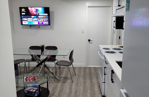 Southeast Edmonton House | Charming Basement Private Suite in Bonnie Doon. Just renovated!