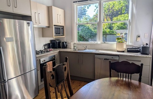 Bathurst House | Charming Bathurst Bungalow on Leafy Street