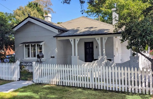 Bathurst House | Charming Bathurst Bungalow on Leafy Street