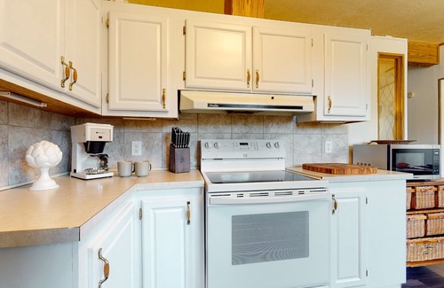 Ocean Park House | Charming Bay Front Privacy.