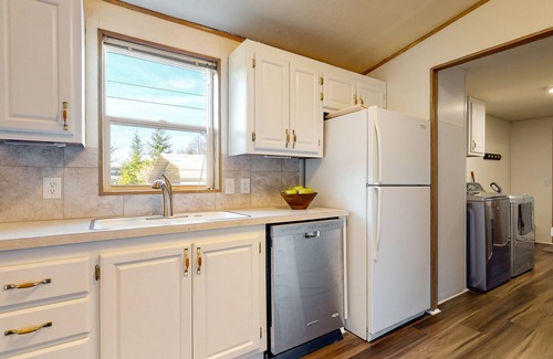 Ocean Park House | Charming Bay Front Privacy.