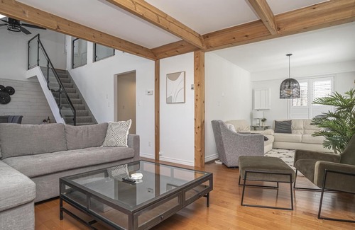 Bluewater Cottage | Charming Bayfield cottage directly on Lake Huron - WATERFRONT spacious lot! ☀️
