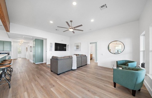 San Leon House | Charming Bayfront Home w/Pool, Pier, and Firepit