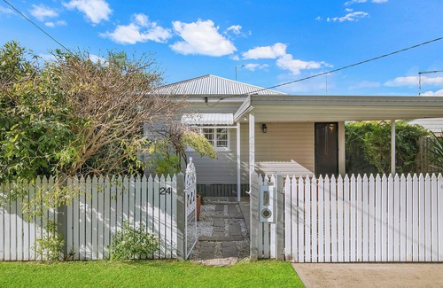 Brighton Cottage | Charming Bayside Brighton Cottage