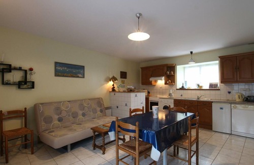 Hauteville-sur-Mer Cottage | Charming Beachside Home with Terrace, BBQ, and Baby Equipment in Hauteville-sur-Mer
