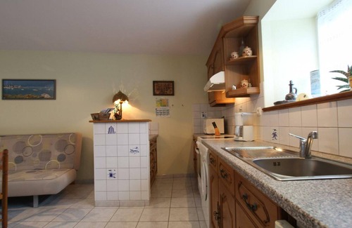 Hauteville-sur-Mer Cottage | Charming Beachside Home with Terrace, BBQ, and Baby Equipment in Hauteville-sur-Mer