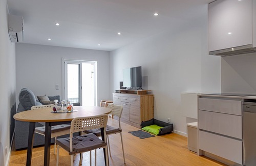 Madalena Apartment | Charming Beach Retreat by MP