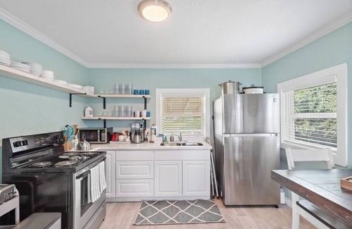 Galveston House | Charming Beach Bungalow Near the Seawall