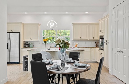 Naples Park House | Charming Beach Bungalow A