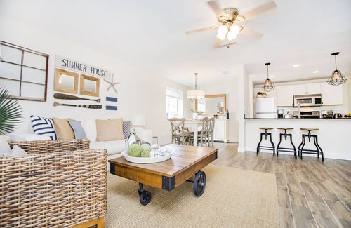 Bonita Shores House | Charming Beach Cottage with private pool - only 2 miles to stunning Bonita Beach