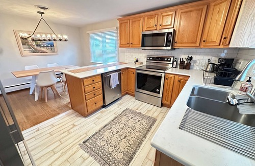 Lewes House | Charming Beach Cottage in Lewes 3bd 2bth