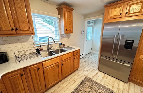 Lewes House | Charming Beach Cottage in Lewes 3bd 2bth