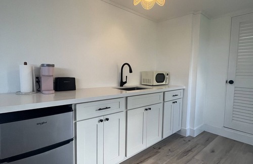 Coconut Grove Cottage | Charming Beach Cottage