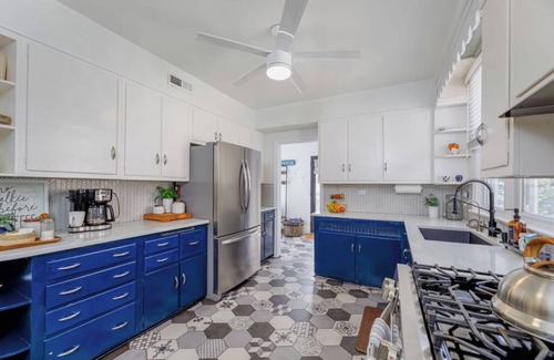 Atlantic City House | Charming Beach Haven 5BR w Private Parking, 2 BLKs to Beach!