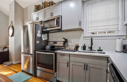 North Beach Apartment | Charming Beach House Top Floor - Walk Everywhere!