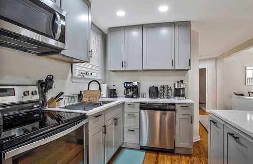 North Beach Apartment | Charming Beach House Top Floor - Walk Everywhere!