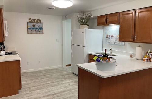 Norfolk Condo | Charming Beach house 2-bedroom in lovely upscale rolling hills area Norfolk!