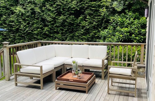 Wainscott House | Charming Beach House! Walk to a quaint farmstand and Wainscott beaches