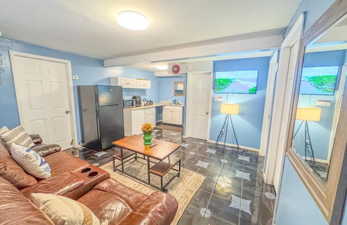 Queens House | Charming Beach Room