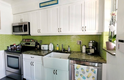 River Oaks House | Charming Beach Bungalow in Fort Lauderdale