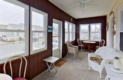 Seaside Heights Apartment | Charming Beach Block 2-bedroom apartment in Seaside Heights with WiFi, AC
