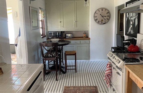 San Clemente House | Charming Beach Villa Walk to Beaches and Village. This is an Ole Hanson home.
