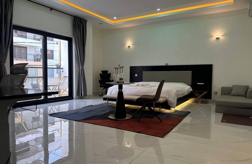 Brazzaville Bed & Breakfast | Charming bed & breakfast with WiFi and AC in quaint Brazzaville