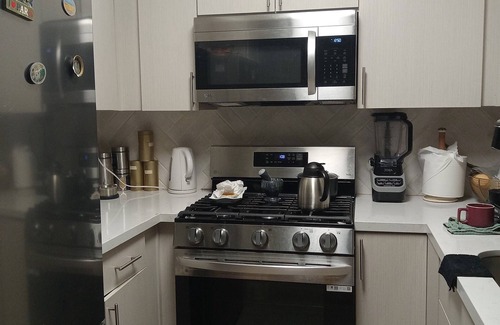 Simi Valley Bed & Breakfast | Charming bed & breakfast in delightful Simi Valley with WiFi, fitness room.