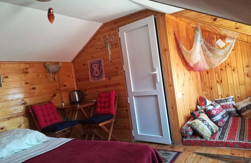 Mirzaani Bed & Breakfast | Charming bed & breakfast with WiFi, AC in lovely Sighnaghim