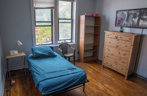 Bensonhurst Bed & Breakfast | Charming bed & breakfast in perfect Brooklyn with AC, WiFi