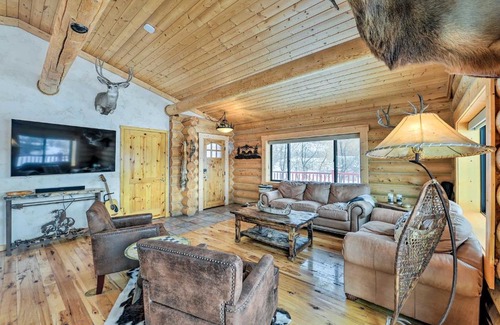 Bedford House | Charming Bedford Cabin with Private Hot Tub!
