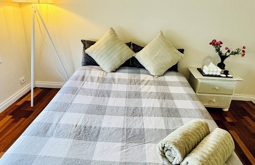 St. Albans Apartment | Charming bedroom in Saint Albans with WiFi Shared bathroom
