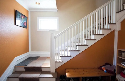 Vernon House | Charming bedroom house with TV, AC and WiFi - Great location!