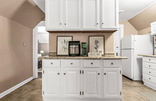 Bridgeport Apartment | Charming bedroom near Yale Hosp/Bridgeport
