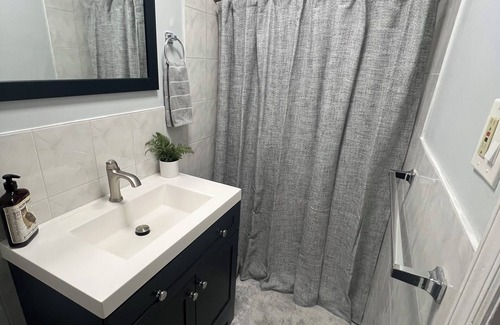 South Side House | Charming bedroom private bath, Heat, AC, WiFi, microwave, mini fridge,Keurig.