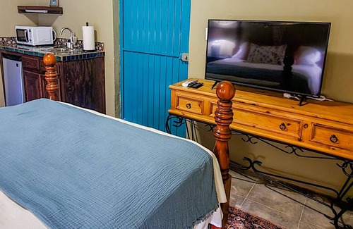 Alamos Apartment | 🌺 Charming bedroom w/ pool in Hacienda La Quinta