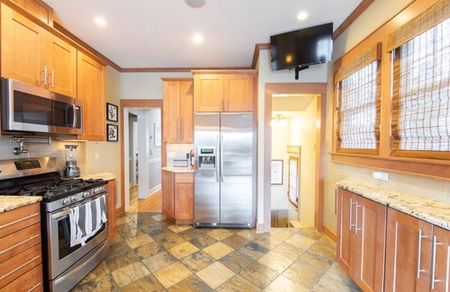 Wall House | Charming Belmar House w/Hot Tub + Parking