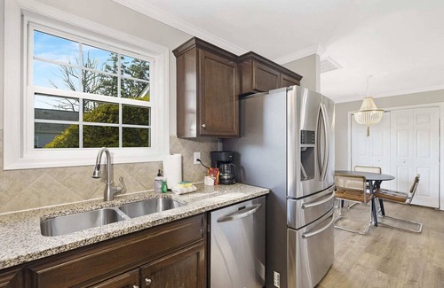North Belmont House | Charming Belmont Retreat - 3 beds & Private Yard