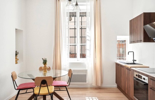Buers Apartment | Charming Berlioz Apartment for 6 People in Charpennes, Villeurbanne